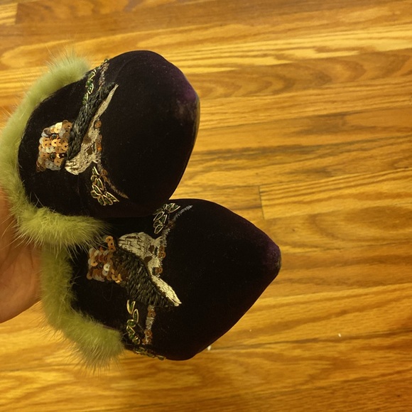 Alberta Ferretti Owl Embroidered Purple Suede and Green Mink Fur Flat Mules - Picture 6 of 8